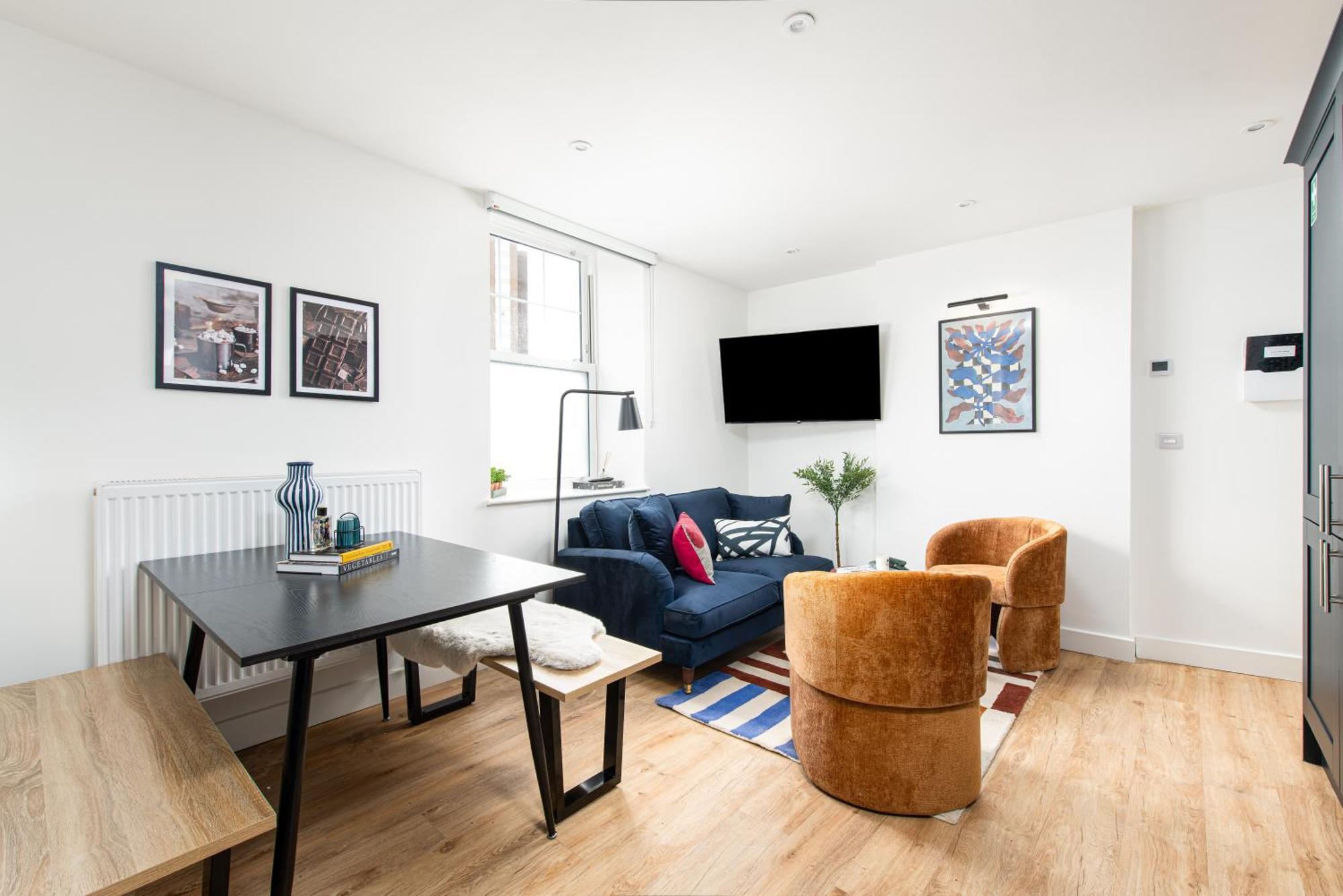 Chic-5bed-5bath-freeparking-by Fabaccommodation * Bristol