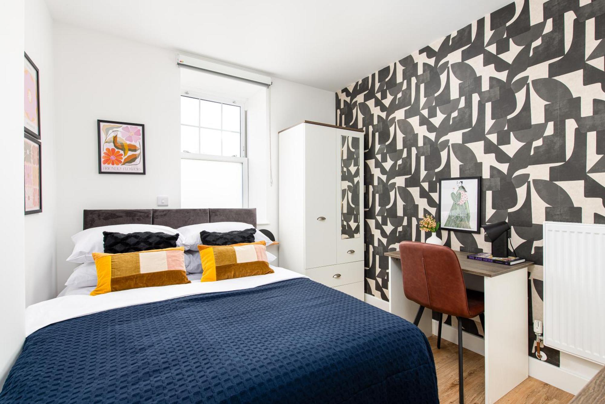 Apartment Chic-5bed-5bath-freeparking-by Fabaccommodation Bristol
