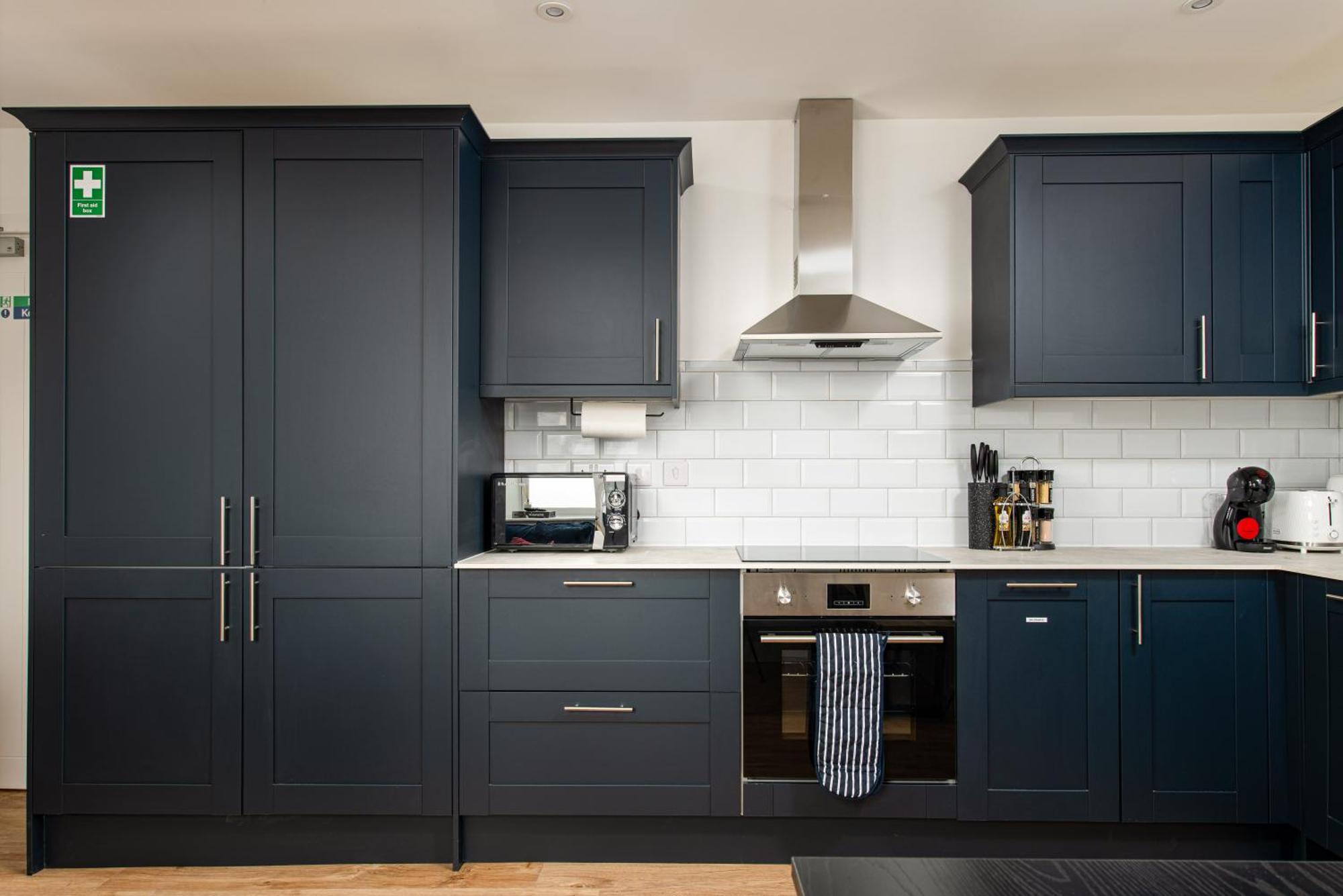 Chic-5bed-5bath-freeparking-by Fabaccommodation * Bristol