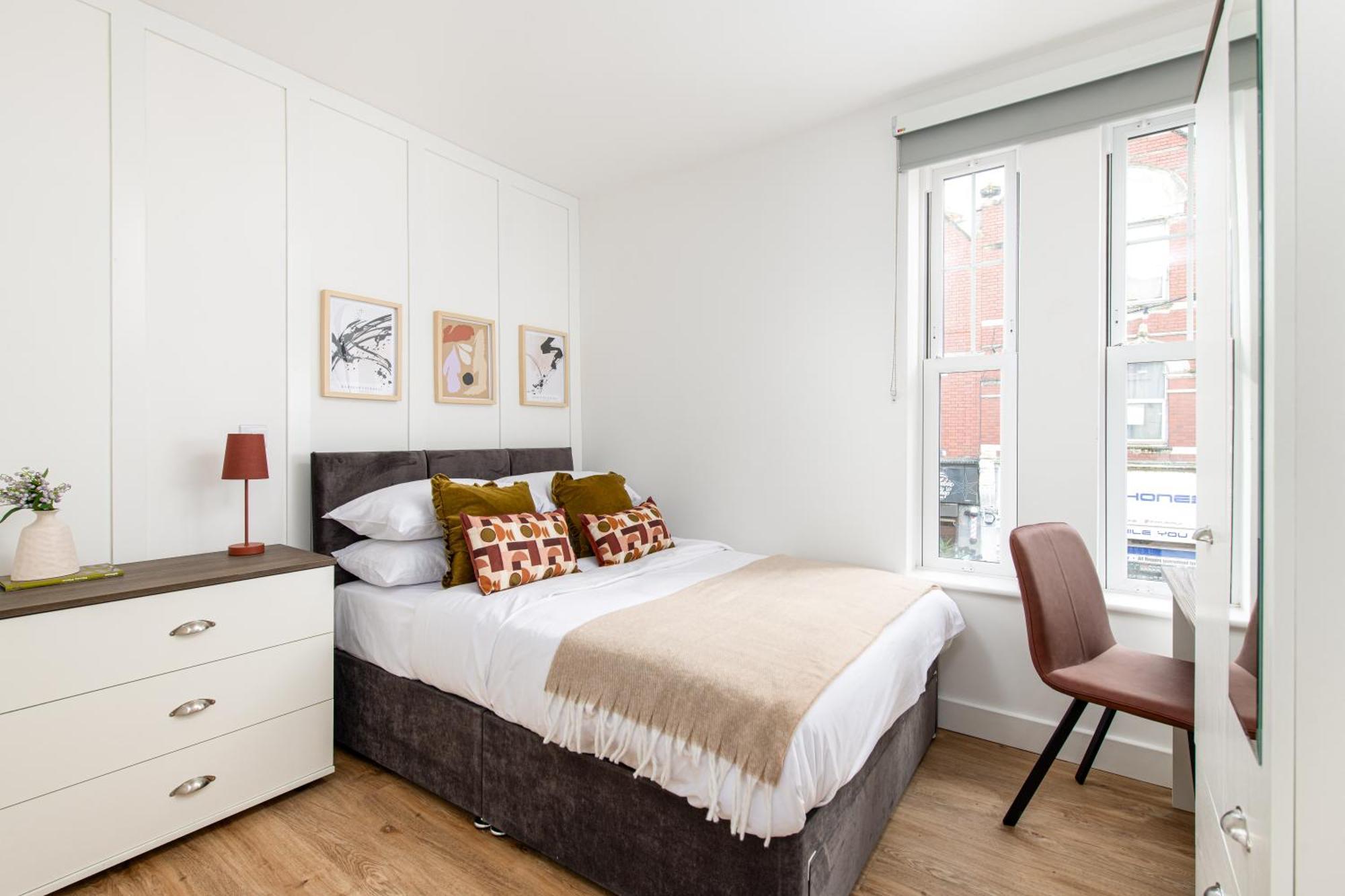 Chic-5bed-5bath-freeparking-by Fabaccommodation *