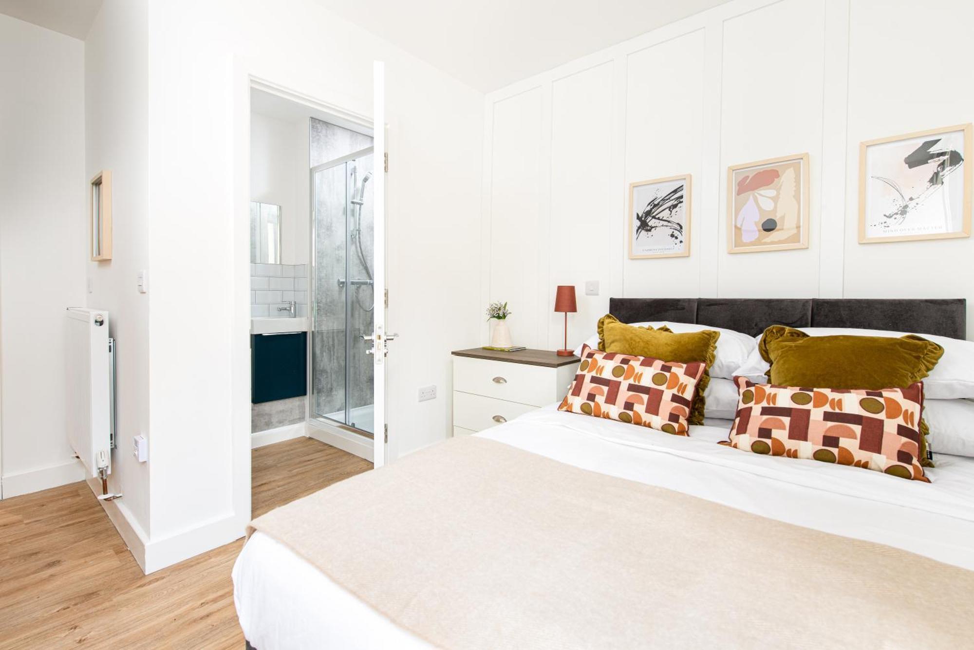 Chic-5bed-5bath-freeparking-by Fabaccommodation * Bristol