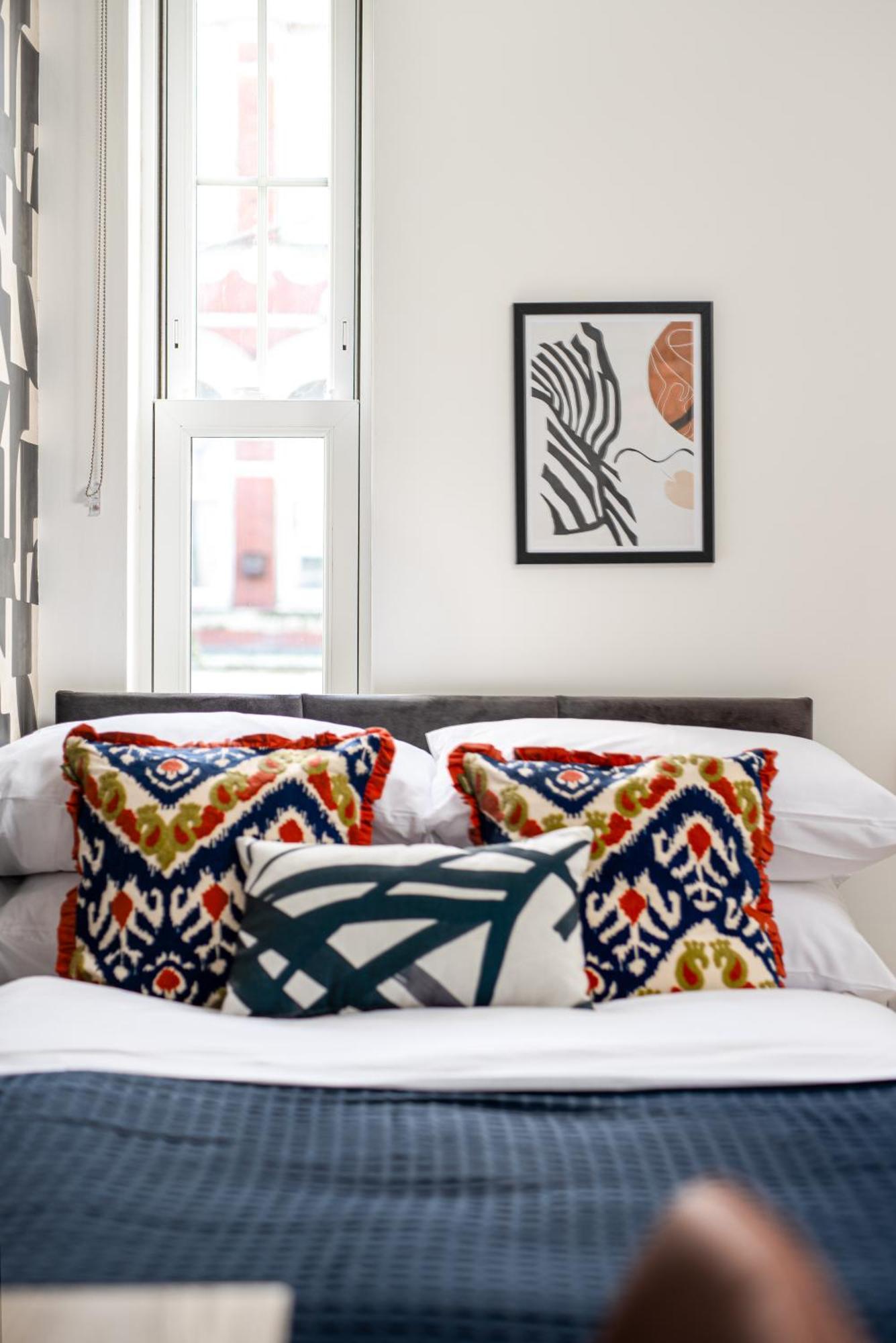Chic-5bed-5bath-freeparking-by Fabaccommodation Apartment Bristol